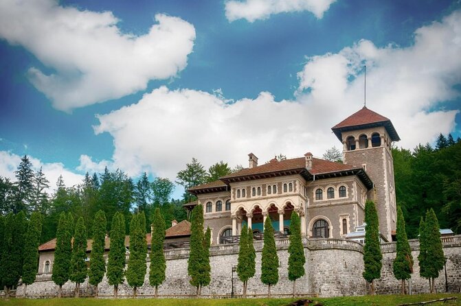 Wednesday Adams Family - Visit 6 filming locations, Private tour - Key points at a glance